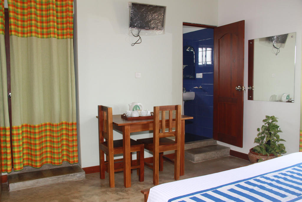 Blue Elephant Tourist Guesthouse Kudapaduwa Eksteriør bilde