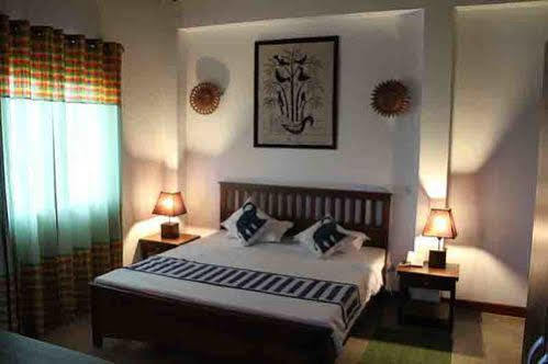 Blue Elephant Tourist Guesthouse Kudapaduwa Eksteriør bilde
